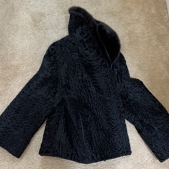 Vintage lambs fur coat with fur collar from Maple Furriers in Oak Park Illinois. - Picture 10 of 11